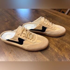 Dolce Vita Notice Mule / Slide